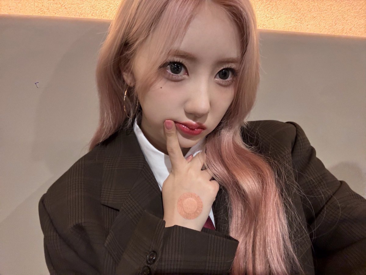 blake 하람· tweet media