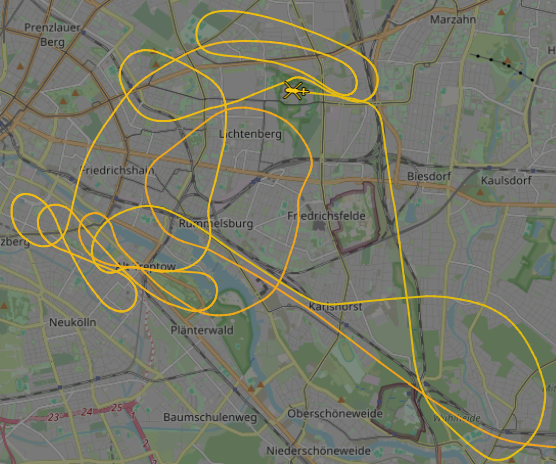 datawrangler2's tweet photo. [*#Heli]
.
Einsatz über #Berlin.
Scheinbar gibts gerade iwo mächtig #Stress in der City.
Naheliegend daß es etwas mit Fahrzeugen zu tun hat.
Zwischenzeitlich hat sich die Helikopter-Crew wohl wieder auf Raum Lichtenberg/Hohenschönhausen fixiert.
#b1304 #b1404 #bpober #Ruhestörung https://t.co/evI9690Zkj