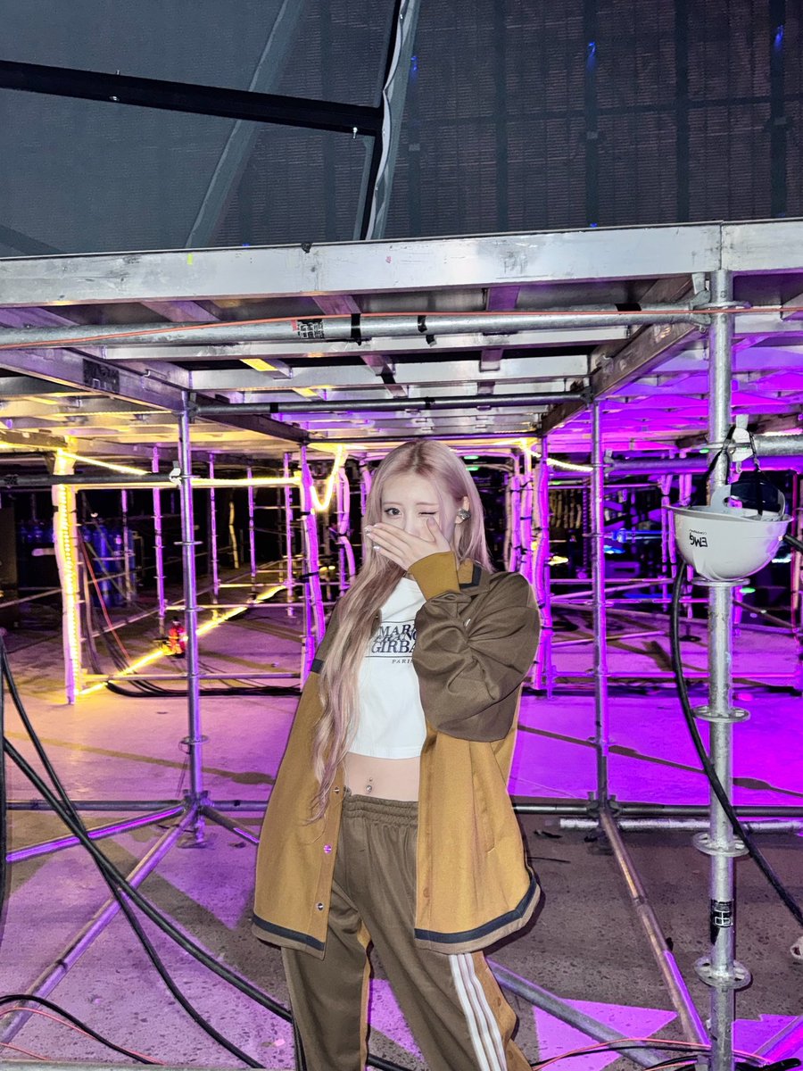 blake 하람· tweet media