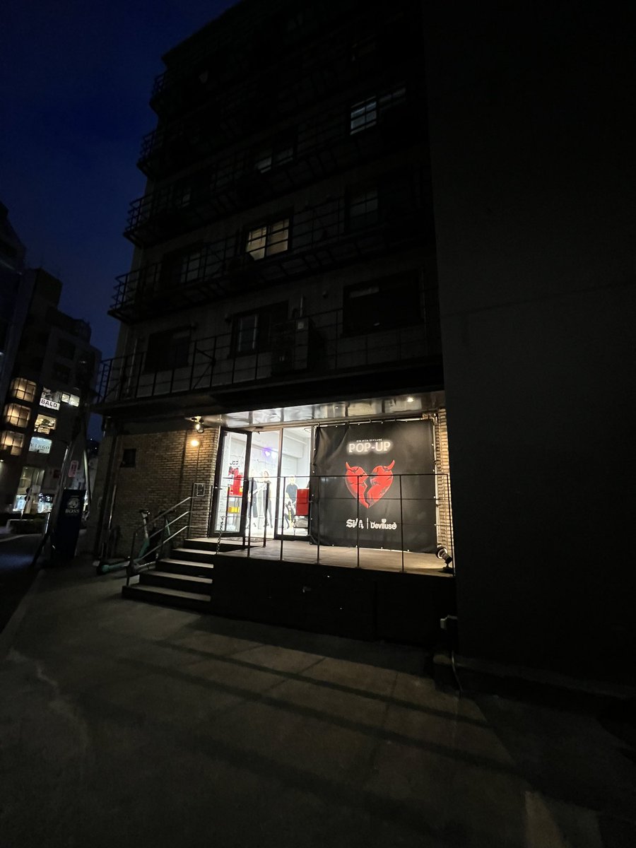 deviluse_com's tweet photo. SiMxDeviluse
COLLABORATiON 【POP-UP STORE】
 
TOKYO🗼4/12(土)13(日)
2日間たくさんのご来店、
本当にありがとうございました！！
😈❤️‍🔥🔥

今週末は京都です！
よろしくお願い致します！

#SiMxDeviluse https://t.co/wxsxnh2RGF