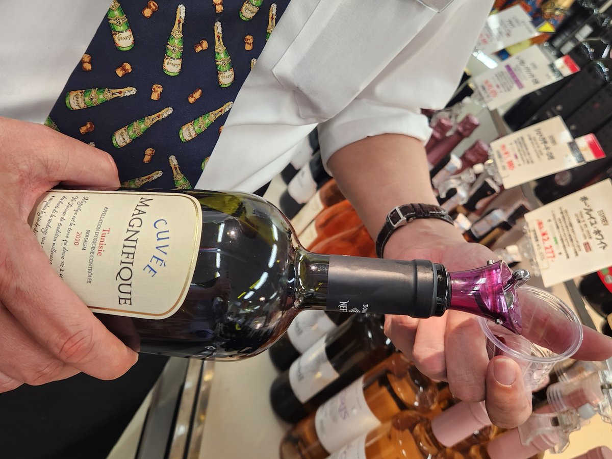 『第105回　世界の酒とチーズフェスティバル』
弊社ブースにも大勢のお客様にお立ち寄り頂き、ありがとうございます！ 
エジプトロゼワイン「レ・バロン・クラシックロゼ」「シェヘラザードロゼ」が特に好評だということでした。  
※本日第一部は午前10時30分〜午後1時開催です。 
#世界の酒フェス