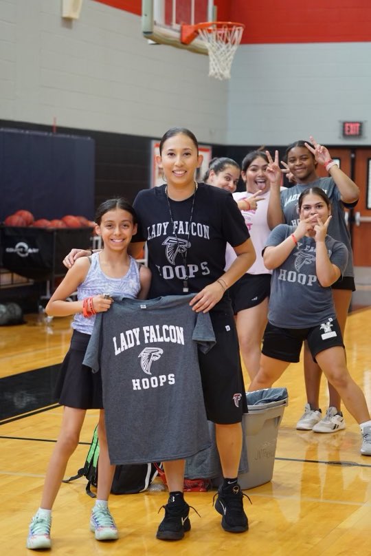 stevensgirlsbb's tweet photo. First year hosting a combined camp with @stevens_vb 🏀🏐 love the community that has been built here at Stevens ❤️🖤 #FalconFamily #OperationHome https://t.co/7ShnMnM356