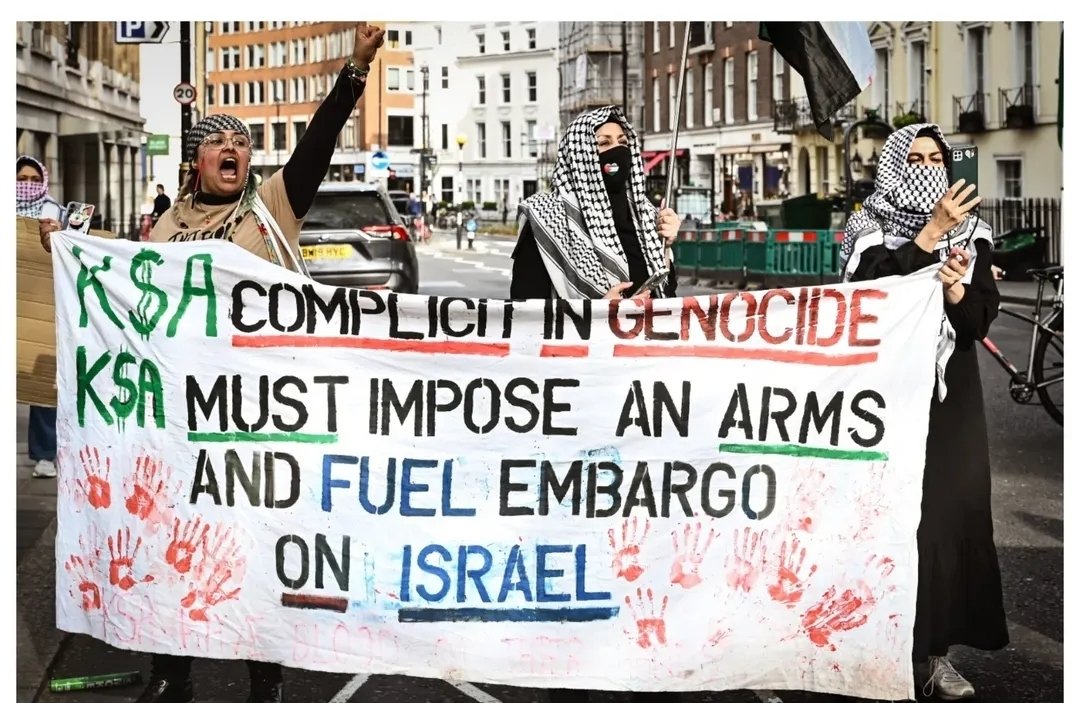 slts4palestine's tweet image. Protests in London. Embargo on Is5aeel Now! #Baptist_Hospital bombed #NoNormalisation