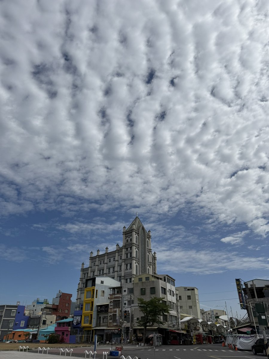 h3ihjx's tweet photo. イマソラ
朝の散歩🚶‍♂️
旗津島🏝️の教会⛪️

#CIJIN
# 台湾🇹🇼
旅行好きな人と繋がりたい https://t.co/b2K4cDZ8p1