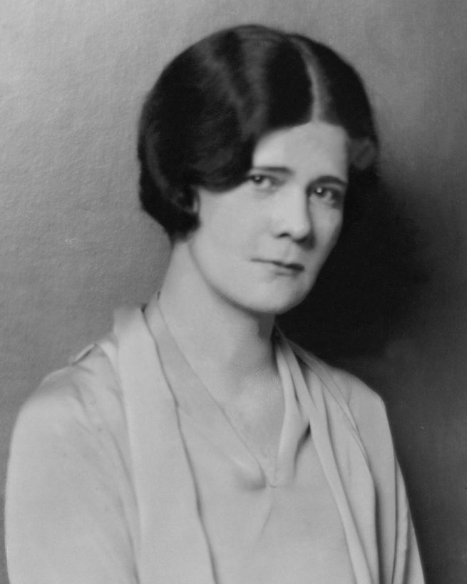 shespoketh's tweet photo. “I love words opalescent, cool, and pearly,
Like midsummer moths, and honied words like bees,
Gilded and sticky, with a little sting.”
– Elinor Wylie
 
#NationalPoetryMonth https://t.co/cPrh7KyZBq