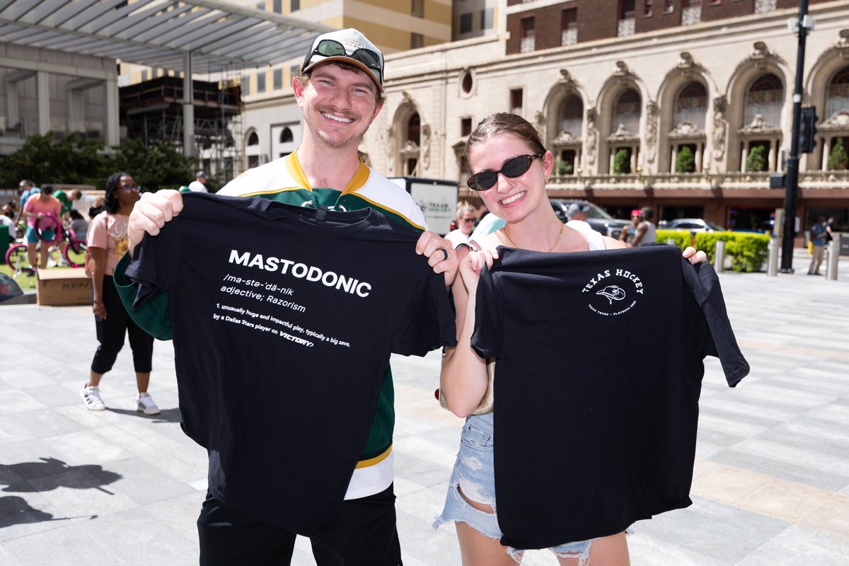 DallasStars's tweet photo. A mastodonic day with y’all 🤗 

Thanks for showing up and showing out at our #TexasHockey Playoffs Block Party, building bikes for our community with @DS_Foundation, and rocking with @lakeviewcountry and our Dallas Stars Ice Girls 🌟 https://t.co/Cu4YEwzkWr