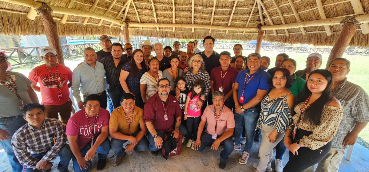 ritaozalia_'s tweet photo. #AxtlaDeTerrazas
Felices de reencontrarnos con compañeros afines en nuestra manera de ver la #Transformación ..
Lo importante es !!! fuera simulación !!! Es desde abajo y con la gente !!!! Los adoro♥️🙏 https://t.co/HMwVHOMhpE