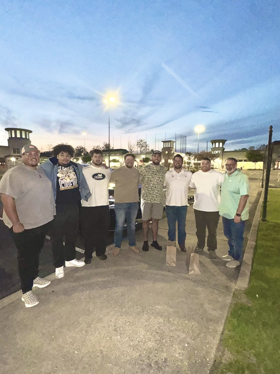 Holly Elarbee (@hollylrb) on Twitter photo Elarbee Annual OLd guys dinner is one of my favorite nights 🧡🍊🏈 these are some good ones #VFL #vols #OLfamily <a href="/Gelarbee/">Glen Elarbee</a> <a href="/KevinP_71/">Kevin Pendleton</a> Elarbee Annual OLd guys dinner is one of my favorite nights 🧡🍊🏈 these are some good ones #VFL #vols #OLfamily <a href="/Gelarbee/">Glen Elarbee</a> <a href="/KevinP_71/">Kevin Pendleton</a>
