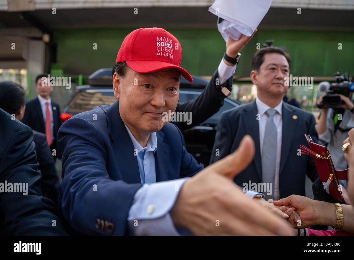 Ifang Bremer (@ifangbremer) on Twitter photo My shot of Yoon leaving the presidential residence to move back to his private house after being impeached, wearing a Make Korea Great Again hat. Today, he’s attending his criminal trial over his marital law declaration.
Licensable via <a href="/Alamy_Editorial/">Alamy Editorial</a>
alamy.com/president-yoon… My shot of Yoon leaving the presidential residence to move back to his private house after being impeached, wearing a Make Korea Great Again hat. Today, he’s attending his criminal trial over his marital law declaration.
Licensable via <a href="/Alamy_Editorial/">Alamy Editorial</a>
alamy.com/president-yoon…