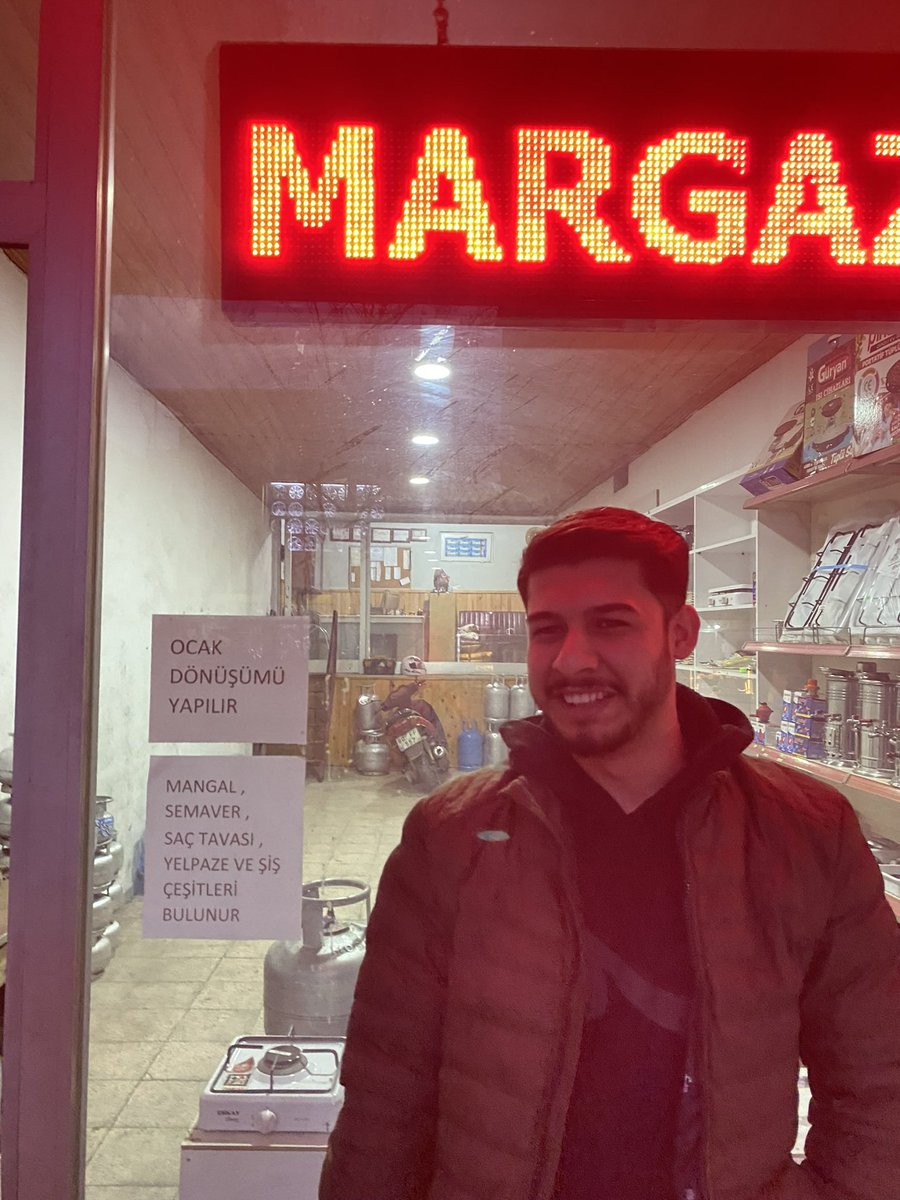 aasdasfa13's tweet photo. gökyüzünde 
soğuk 
zamansızlık 
nefes 
#1404 https://t.co/0Le4dkPV5e
