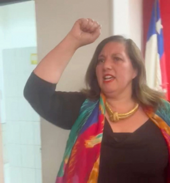 Roberto17935697's tweet photo. Según #cadem un 86.5% de los Chilen@s opina que PAULINA https://t.co/exAZNvsf2G la HERMANA PERDIDA de Doña TREMEBUNDA https://t.co/fxPGtJkgjk