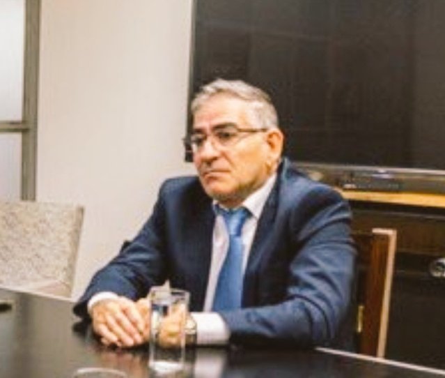 𝐀𝐑𝐆𝐄𝐍𝐓𝐈𝐍𝐀 𝐇𝐎𝐘 🎙🎧📻📰 🇦🇷 🌟🌟🌟 (@antonio27591643) on Twitter photo Este es Omar Menem el primo inútil que <a href="/MenemMartin/">Martin Menem</a>
puso en el PAMI…
Mientras el país se incendia el tipo de vacaciones en Caribe 🏝️ Este es Omar Menem el primo inútil que <a href="/MenemMartin/">Martin Menem</a>
puso en el PAMI…
Mientras el país se incendia el tipo de vacaciones en Caribe 🏝️