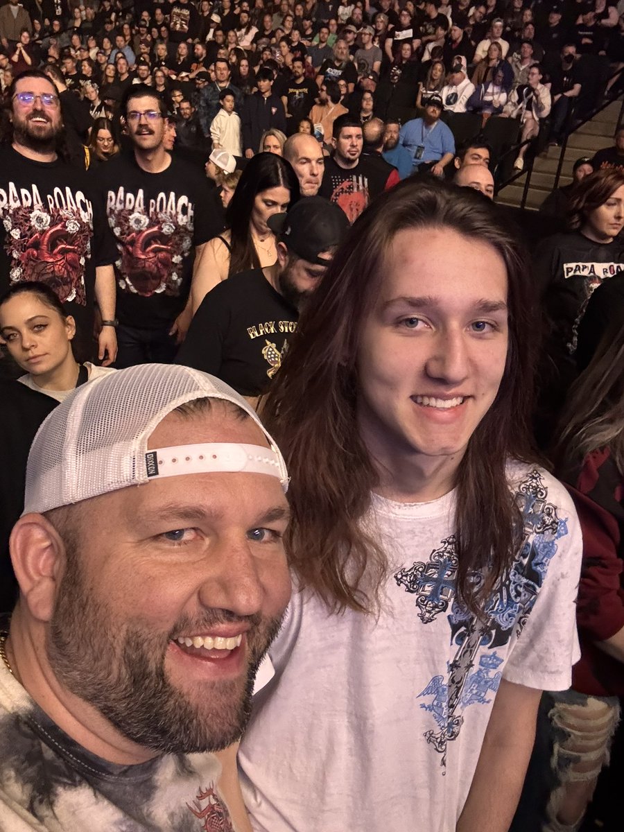 Mid2KJ's tweet photo. @paparoach 25 Years after seeing you at the “little club” Foxfire MPLS 5/8/2000 back for 15th show here with my son! @XcelEnergyCtr https://t.co/PgK1Kd7k1H