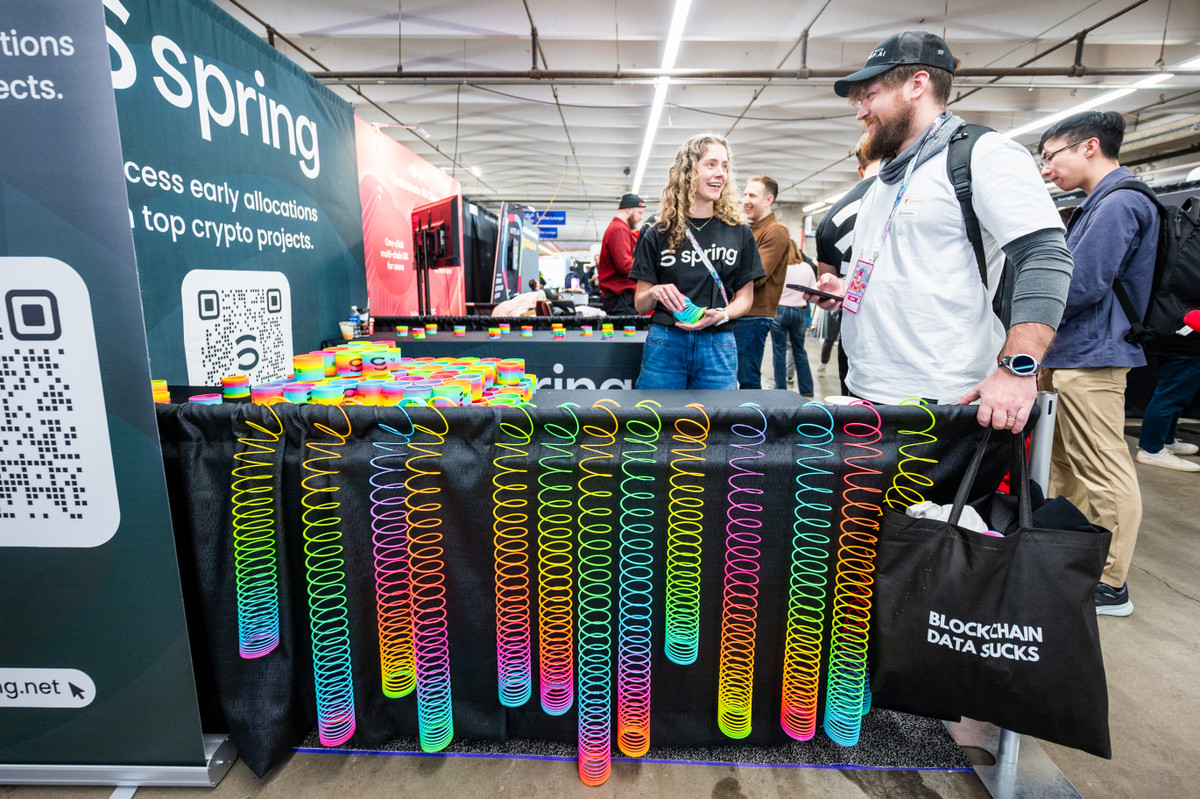 EthereumDenver's tweet image. If you walked away from @springdotnet without a slinky and some early access intel… did you even ETHDenver?