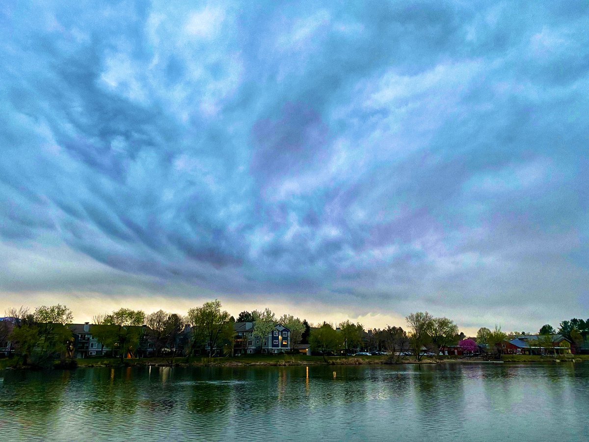 8ntmuch's tweet photo. Drop a picture of clouds you took✨ https://t.co/GIcFUspRPH