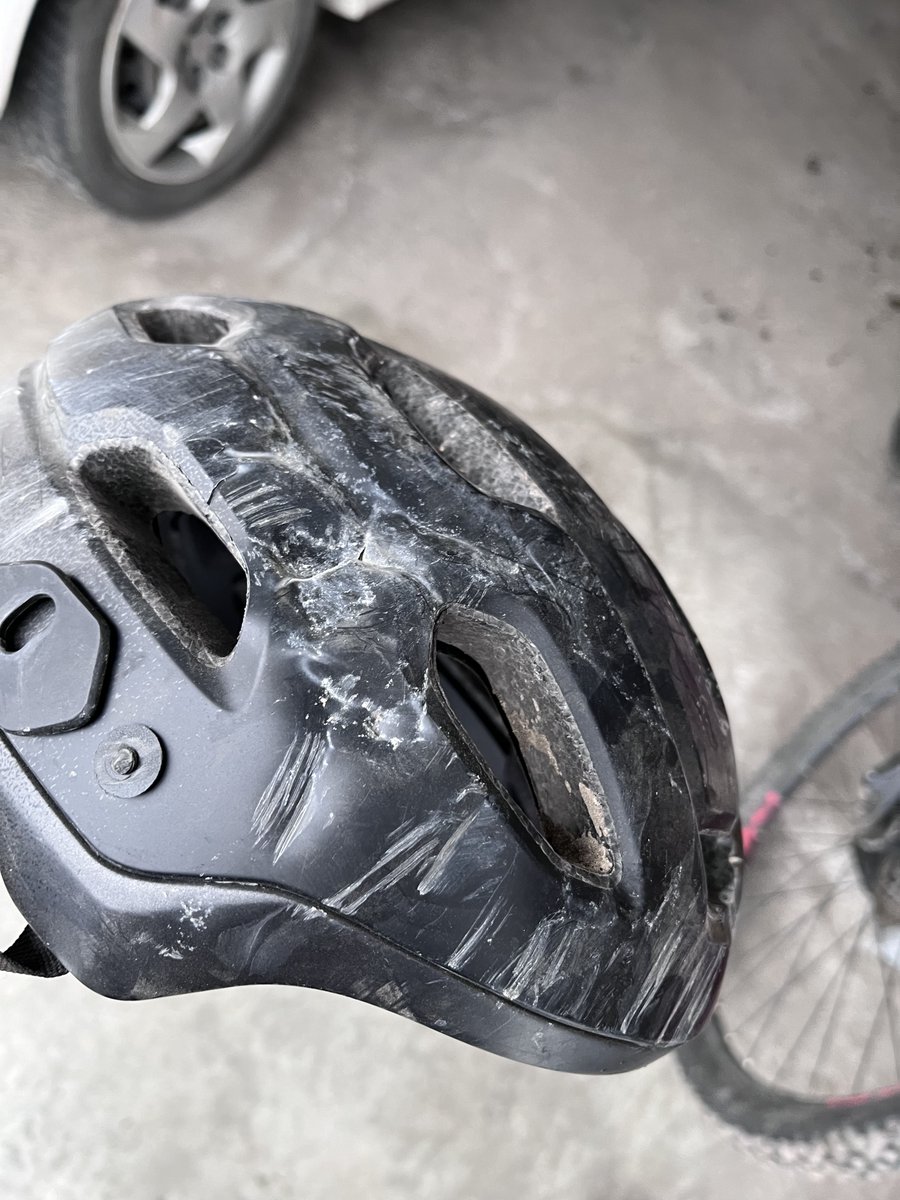 SinglePOINTca's tweet photo. @iceTyyc I totally agree Tom!  It's also worth the extra few dollars to invest in a MIPS helmet-they have a yellow dot.

Even Calgary's urban parks hold nasty surprises sometimes...here's my drop down Edworthy Park Escarpment. Brain just fine, cracked / bent vertebrae and a broken finger. https://t.co/XlBApmyTmc