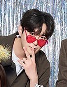 fraises_auchoco's tweet photo. 내가 뭘 보고 있는 거야 지금
이거 진심 누구셔 https://t.co/LsvWRBrKLR