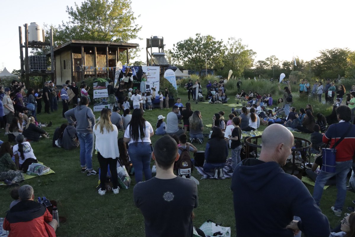 ¡Domingo en la Reserva Natural Urbana El Corredor!
Junto a cientos de vecinos, instituciones de la región y con la participación especial de la Fundación Vida Silvestre, compartimos una gran plantación de 300 árboles nativos, entre otras actividades <a href="/Vida_Silvestre/">Fundación Vida Silvestre 🇦🇷</a> #SanMiguel