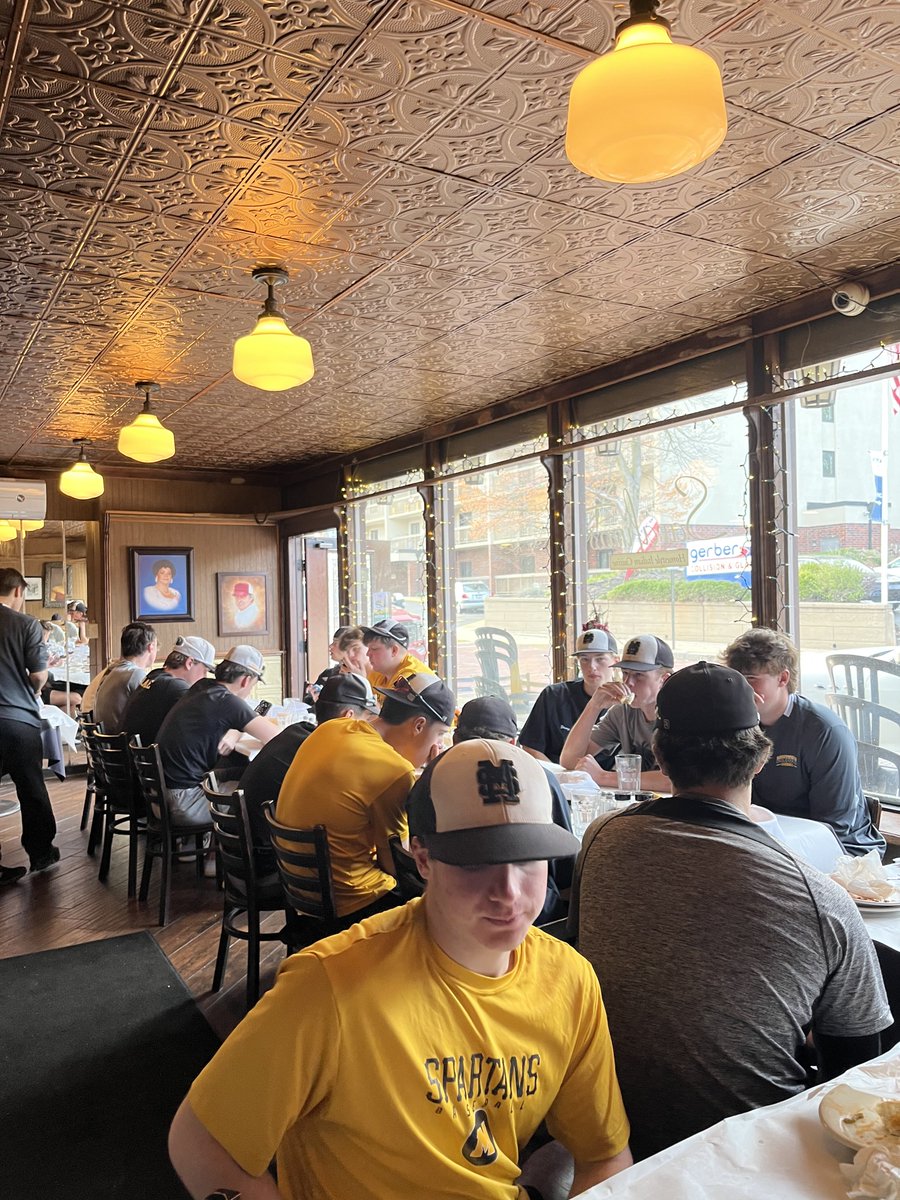 BaseballMontour's tweet photo. Tremendous Sunday Team Dinner at Sarafinos in Crafton! Thank you to Mr. Joe Caliguire and his staff for opening the restaurant for the boys. Also thank you to the Wovchko’s and Black families this week for setting this up!!
#bigweek
#sectionbaseball
#community https://t.co/hEJt68sXjd
