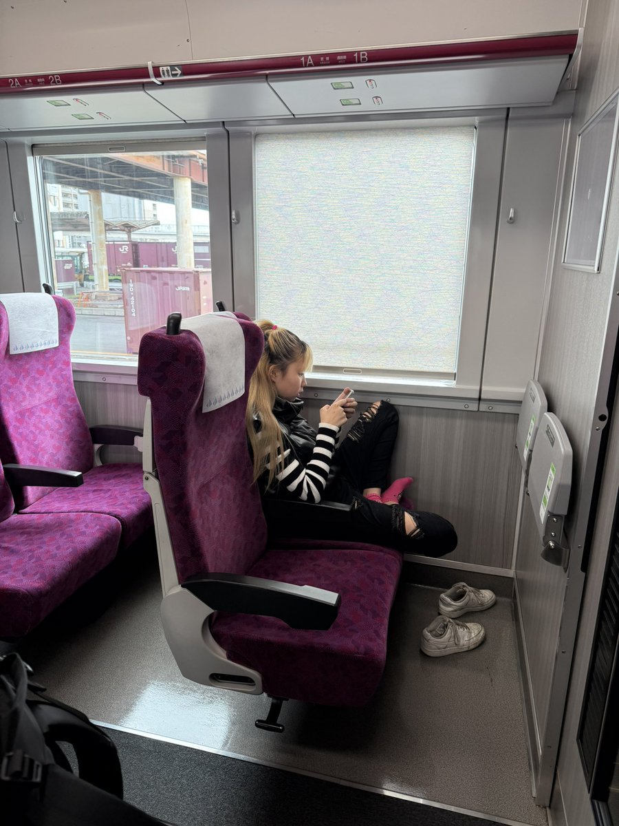 adlibchannel's tweet image. 合理性のないブラック校則に大切な娘を縛られて
将来を無駄にさせたくないので欠席します。

染髪している事を理由に学生証を作成していただけないのは
生徒として認めていただけないという認識でお間違いないでしょうか？

私たち親子はブラック校則に立ち向かいます。…