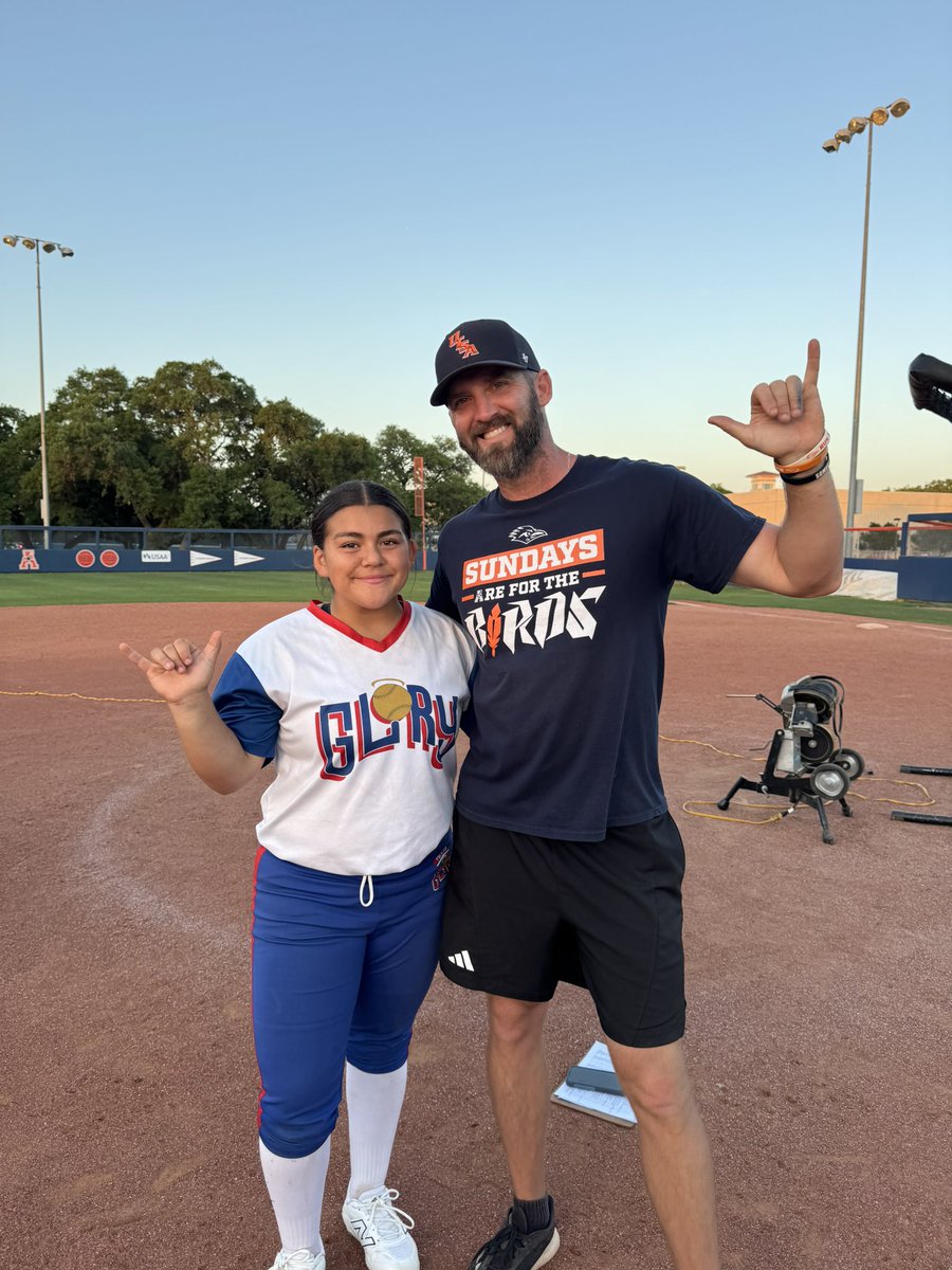 bridgett_alviar's tweet image. Thank you @UTSASoftball for an amazing camp, I learned a lot and really enjoyed meeting the staff and getting positive feedback. #BirdsUp #PluckEm @Coach_JimBray @heather_ruiz97 @texasglorysouth @JohnsonJagsSB