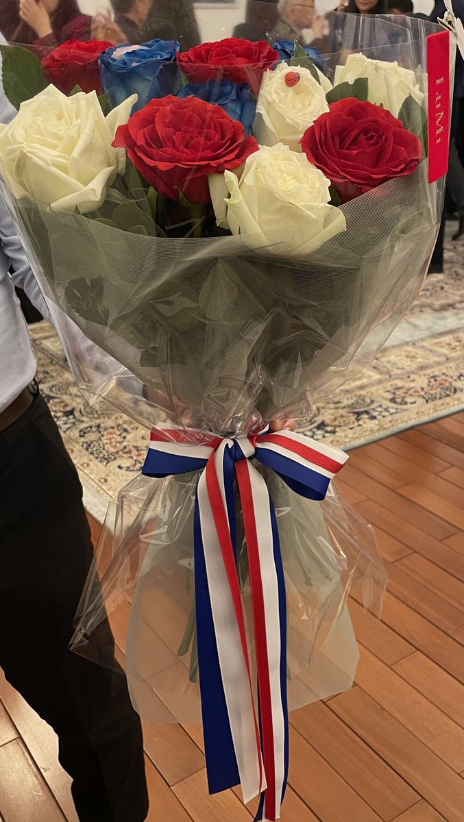 🇲🇳 тусгай үүрэг гүйцэтгэгч Элчин Сайд, “Цөлжилттэй тэмцэх СОР17”-ын бэлтгэл ажлын албаны дарга хатагтай Наваан-Юндэнгийн Чимгүүндарьд 🇫🇷-ын үндэсний гавьяаны Хүлэгт баатар одон хүртээлээ.

🇫🇷🇲🇳 найрамдалт харилцаа, хамтын ажиллагаанд үнэт хувь нэмэр оруулж буй танд баярлалаа !