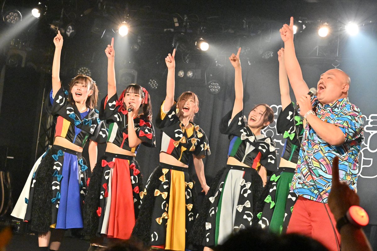 Cleaning1983's tweet photo. 観客のどんな野次にも的確に返すクロちゃん☝️

だけど開演前アナウンスはカミカミでした
「アンコールさんは静止動画は禁止です」🤔

わんわんナンバーワン!!

#クロちゃん
#となしばツアー
#豆柴の大群名古屋
#豆柴の大群 https://t.co/zwxoJYDo3m