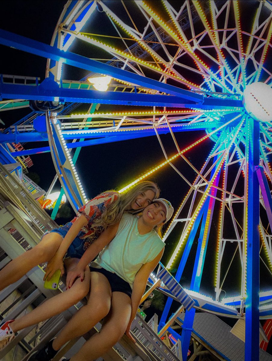 asantospin's tweet image. Different year, same magic 🪄🤍 2021 vs 2025