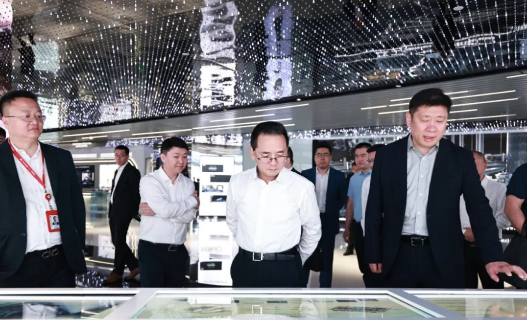 A Kweichow Moutai team led by Chairman Zhang Deqin visited #BYD and #Huawei on April 11-12, the Chinese liquor giant said. Zhang expressed hope that the firms could strengthen communication and cooperation and jointly promote the integration of technological innovation into the