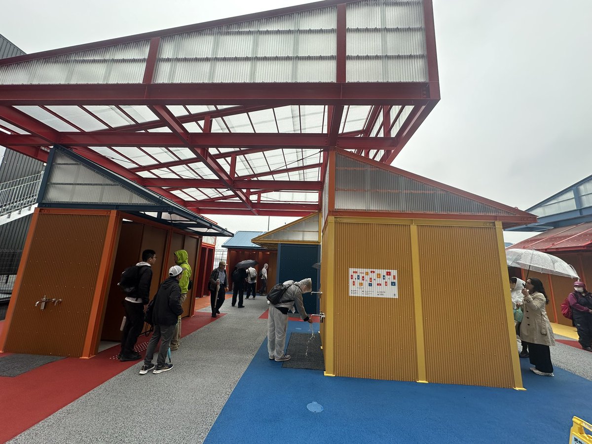 【悲報】万博２億円トイレ、初日午前中で全部詰まって使用禁止

２億円でゴミつくってて草。