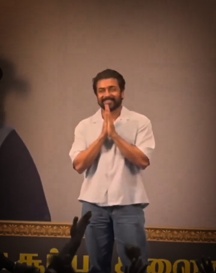 SalemwomensUnit's tweet photo. I don't believe my eyes 😳 OMG it's true 😯 this is my thalaivar 🔥 Best Day In my life 🥲 😻
@Suriya_offl 🥹🫂 finally I see my man 🤗💯 #Retro #anbanafans #SuriyaFans #salemsfc 
@rajsekarpandian anna Thanks to  #hari anna And my team #salemsouthsuriyafans https://t.co/7SKJJTS6o2