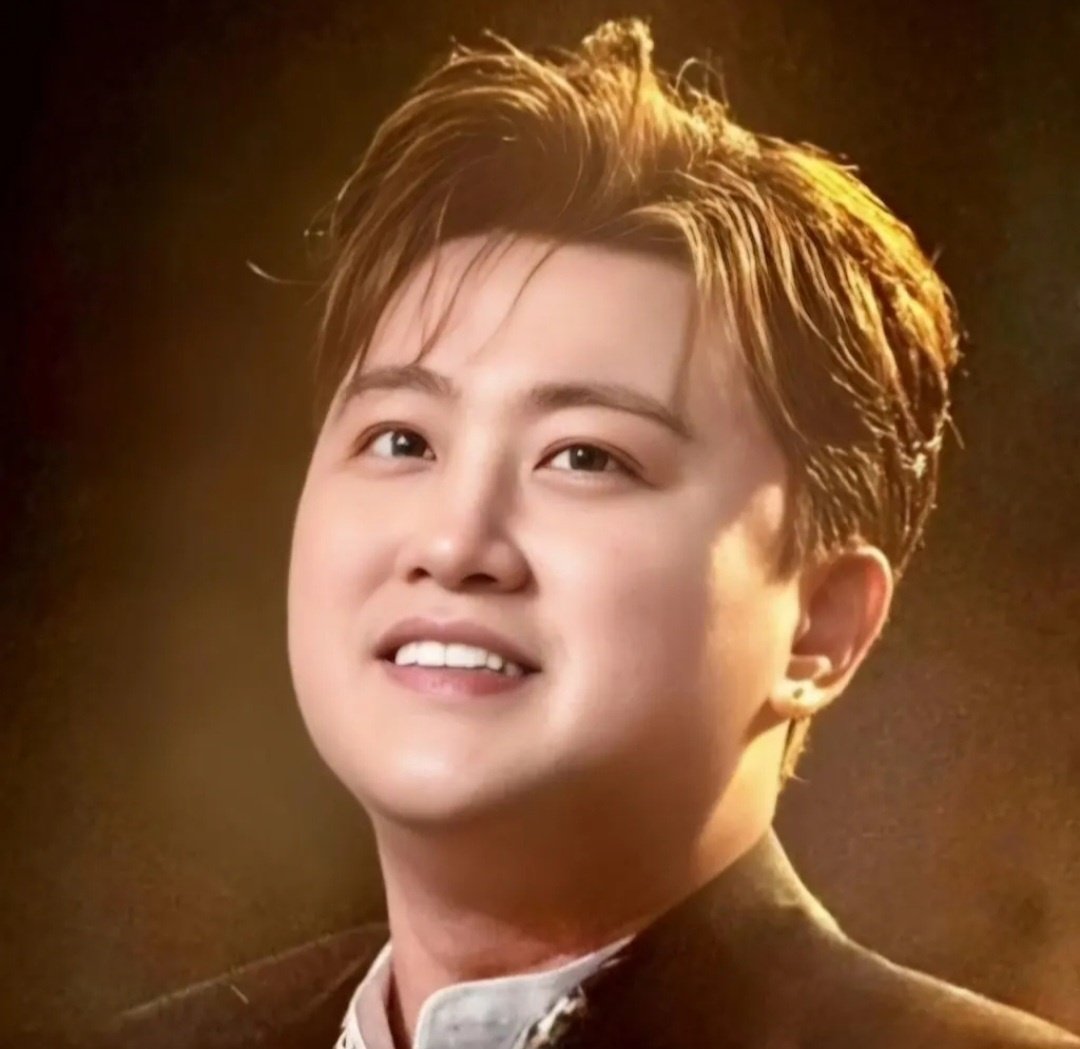 눈이 참 맑은 청년 김호중
김호중의 눈을 보고 있으면
꼭 아기를 보고 있는 것 같다.
이보다 더 맑은 눈을 가진 청년이
또 있을까?
보고만 있어서 미소가 저절로~~
#김호중 #맑은눈 #TVAROTTI 
#KIMHOJOONG #눈이예쁜_맑고밝은_김호중
#김호중을응원합니다
#김호중_잘생김