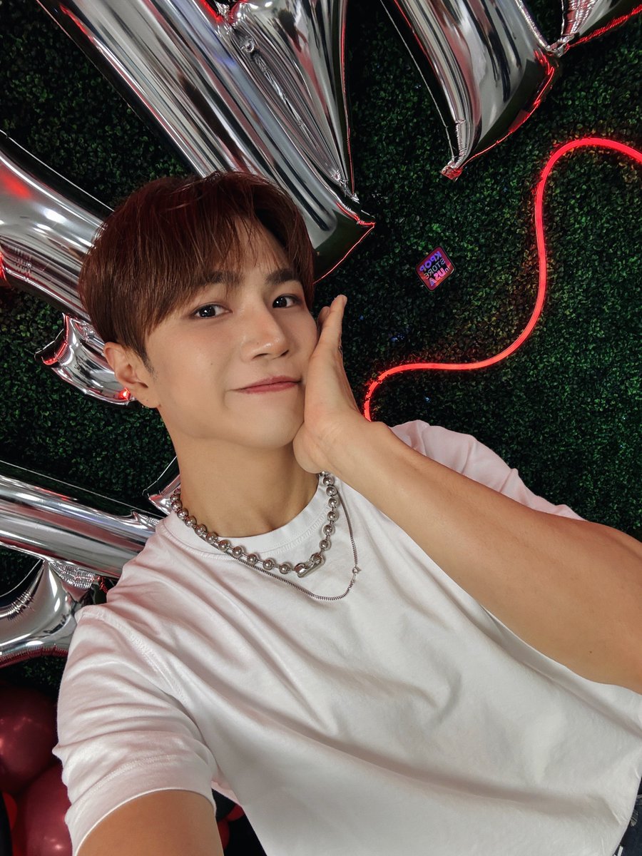 VannerOfficial's tweet photo. [#태환]

Thank you Atlanta for your bright energy!😚👏👍💙🍕

#VANNER #배너 #TAEHWAN https://t.co/9GCASkcS6W