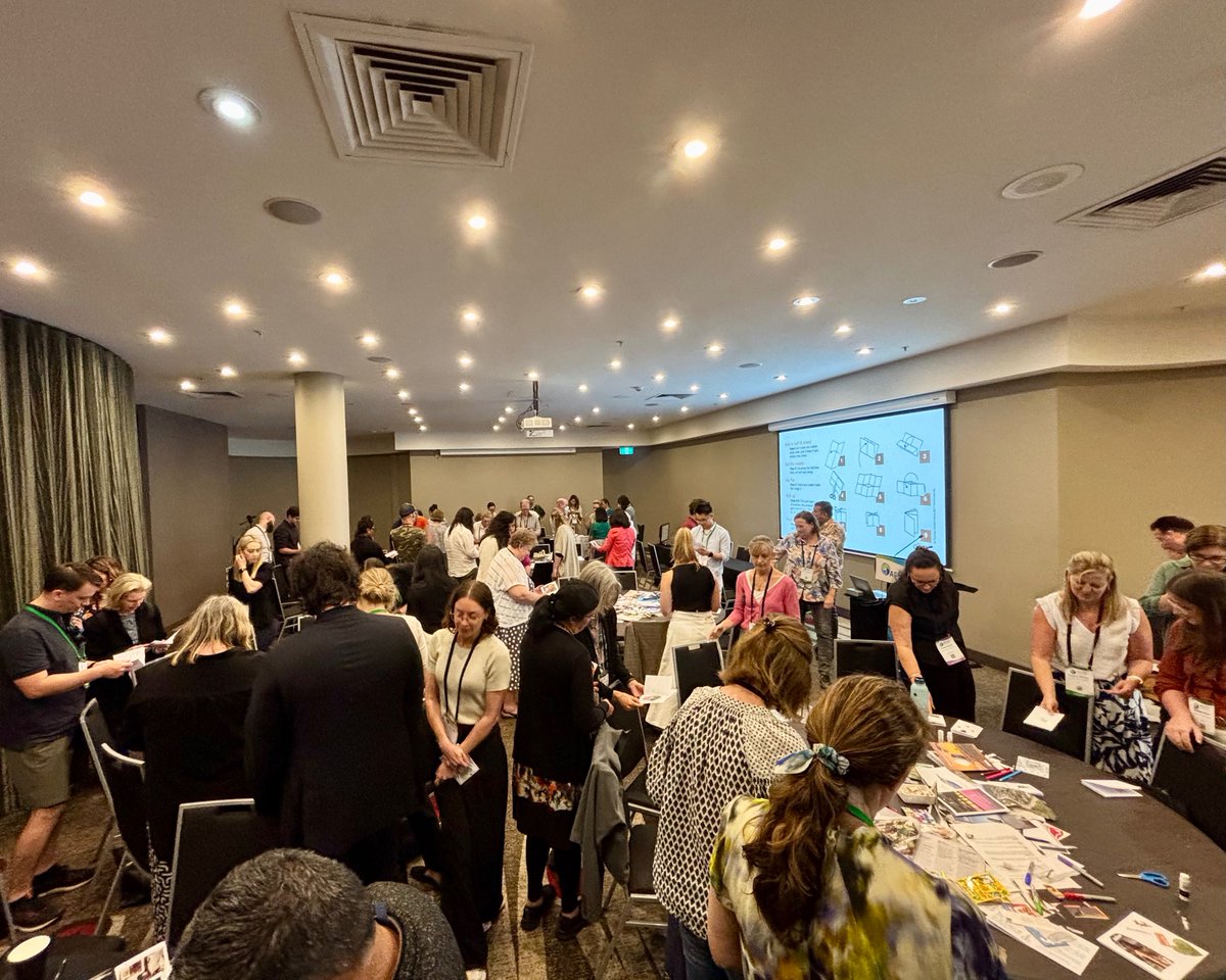 JoshuaWPate's tweet image. Here are some pics. What a thrill to co-facilitate a session with brilliant authors Jules Richards, Ross Watkins, and Jo Rotherham!
📚✂️ A jam-packed room not just talking about making zines - but actually making them!
It’s so energising to see creativity in action #AusPainSoc