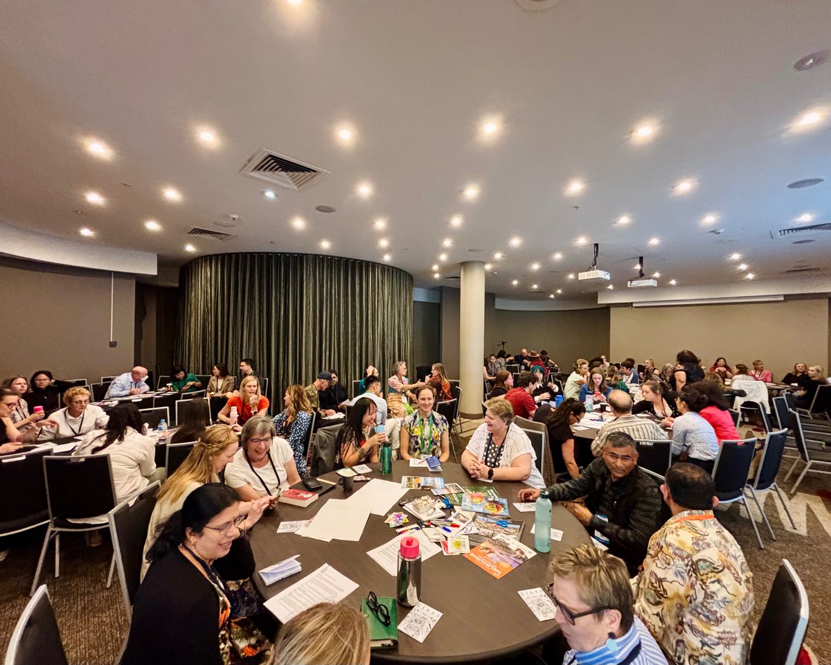JoshuaWPate's tweet image. Here are some pics. What a thrill to co-facilitate a session with brilliant authors Jules Richards, Ross Watkins, and Jo Rotherham!
📚✂️ A jam-packed room not just talking about making zines - but actually making them!
It’s so energising to see creativity in action #AusPainSoc