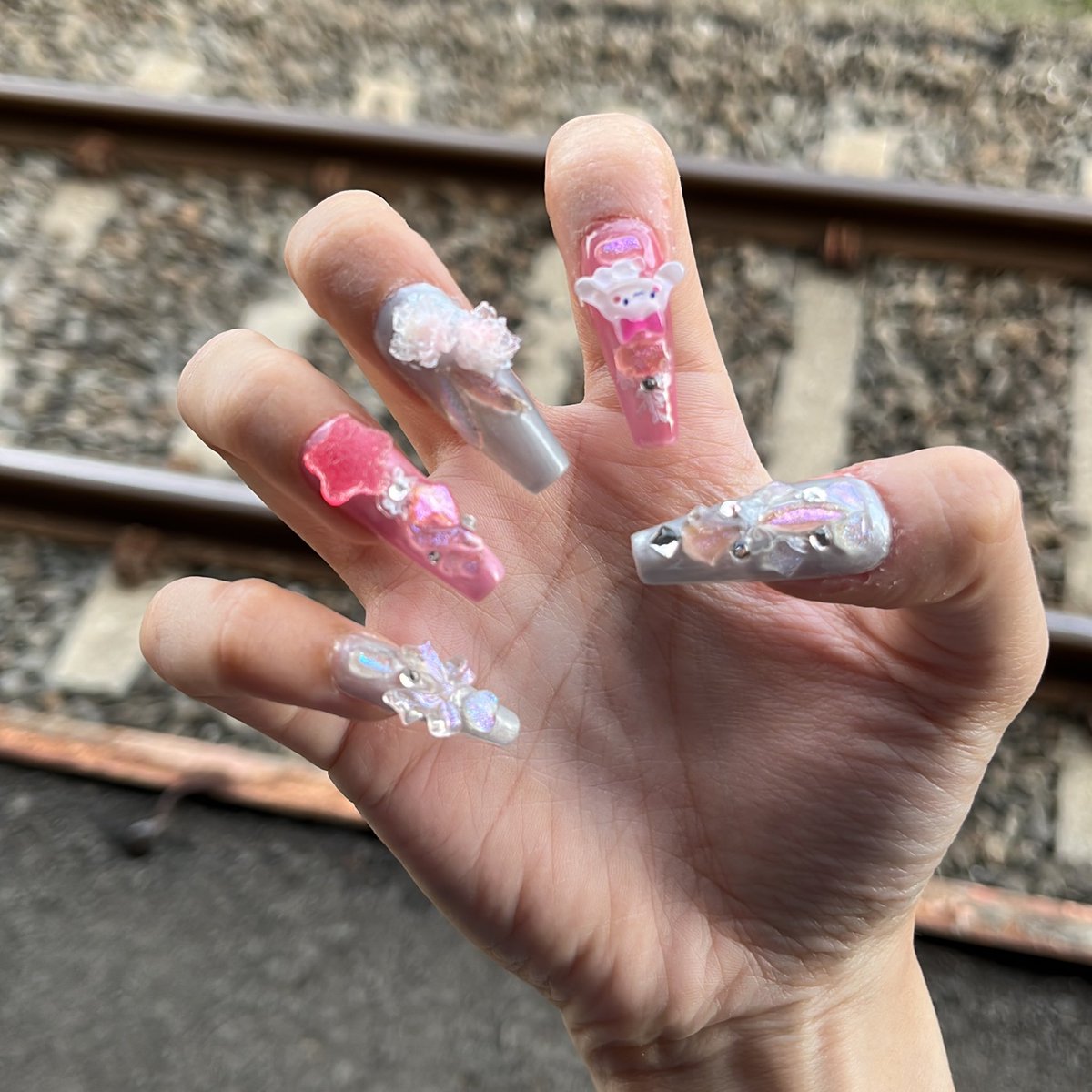 cielucea's tweet image. 1st attempt at deco nails⭐️🎀