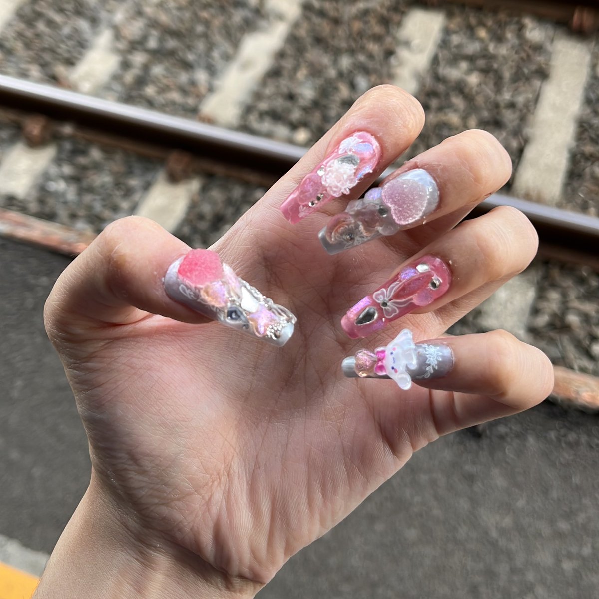 cielucea's tweet image. 1st attempt at deco nails⭐️🎀