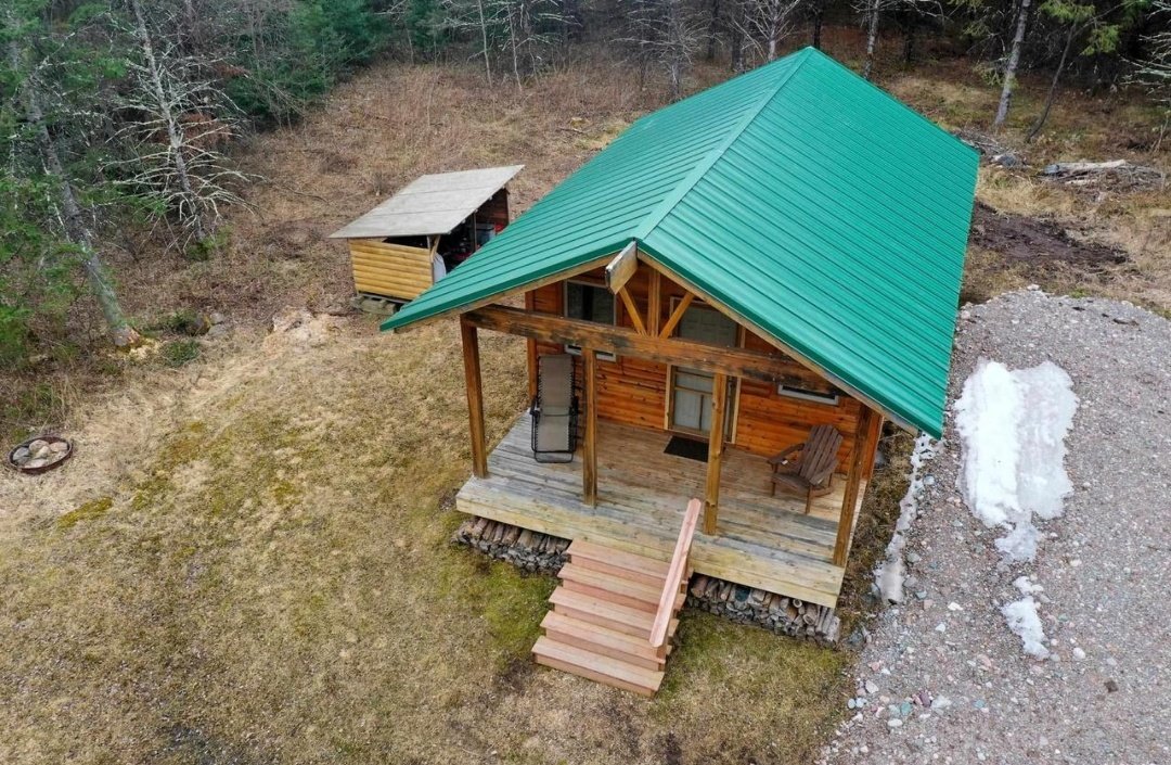 jonbonchoyv's tweet photo. i like looking at houses for sale in northern wisconsin through the eyes of a recluse https://t.co/yZ8SG9QvVf