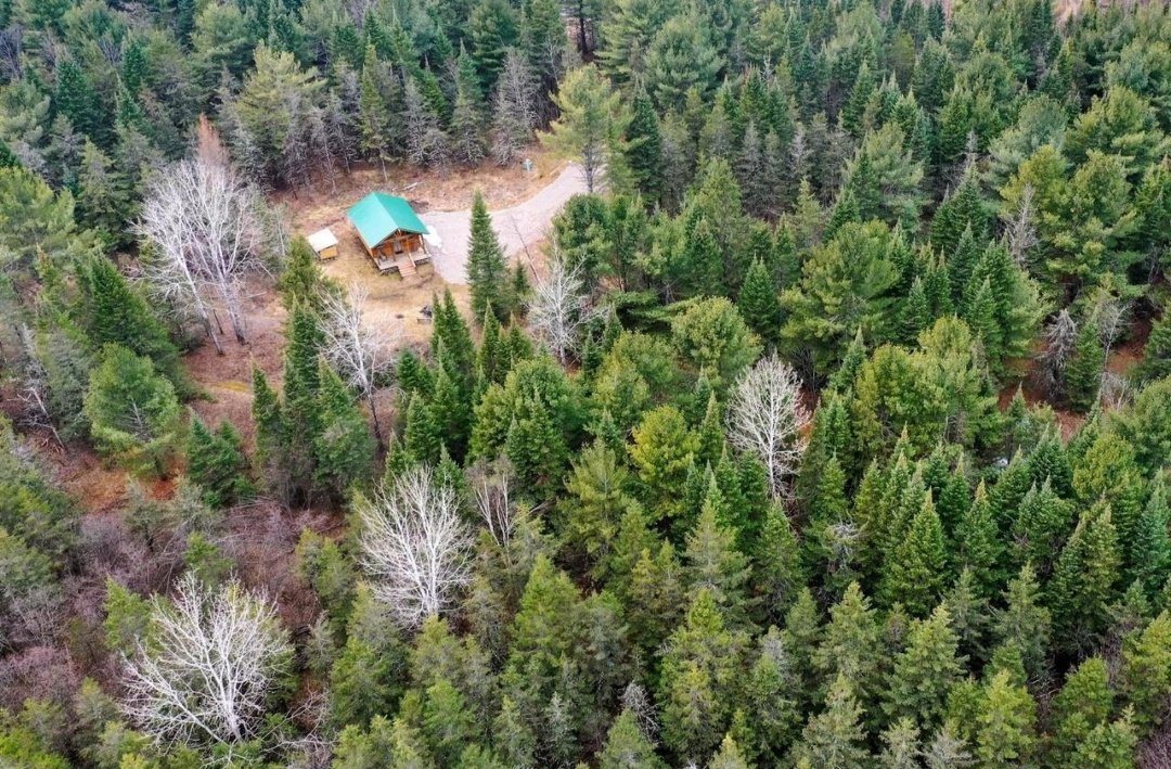 jonbonchoyv's tweet photo. i like looking at houses for sale in northern wisconsin through the eyes of a recluse https://t.co/yZ8SG9QvVf