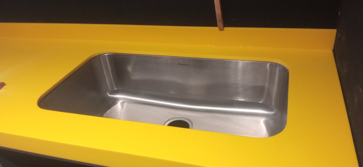 CADESS_'s tweet image. Visualmente aportando a mejorar tu nivel de energía . #solidsurface #superficesolida #encimeras #diseñointeriores #amarillo #estilodevida #estilo #style #hogar #beauty