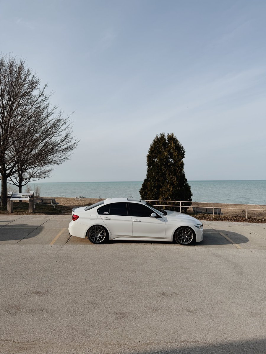 SavageBasedGod_'s tweet photo. solid day in Wilmette https://t.co/NLlwNKlvLF