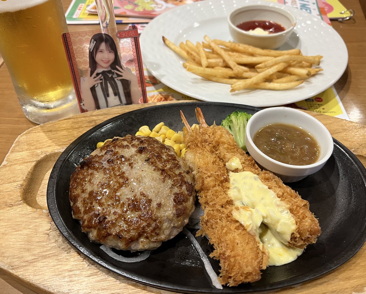おはよこにゃん❣️

昨日のよこにゃんも可愛くて👈
そして楽しかったよ😊

これから地元に帰る前に幕張でご飯ぱぺるよ😋
みんな働いてるのか〜と思いながら呑む🍺はサイコー⤴︎⤴︎です(ゲス顔←)

夜勤だからみんなが寝てる時に仕事だけどね🤣

#北川愛乃
#よこにゃん45