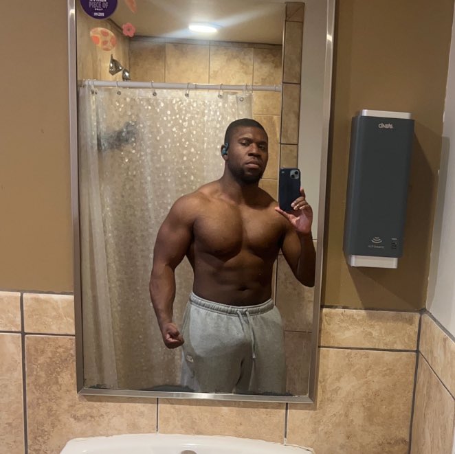 MookieSummers's tweet photo. Not flinching.
#BigDraco🐉😡 #6thRoundDraftPick https://t.co/yEajcrsXaA
