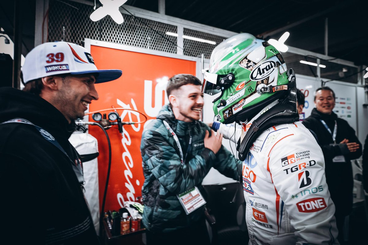 Y se volvió al podio nomas!!! después de una clasificación complicada ayer por parte de mi compañero, hoy largamos P15 y remontamos hasta el 3er puesto en la carrera con un gran trabajo de mi compañero en la largada💪🏽 que lindo se siente volver a subirse al podio😄 #supergt