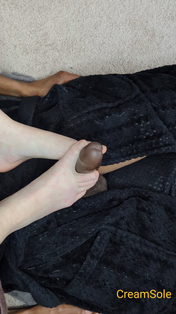 CreamSole_'s tweet photo. Footjob Virgin on BBC Out Now! 

#footfetısh #Footjob #arches
#egirl #bigfeet #longtoes #bbc #CreamSole #pale  

https://t.co/YmscUb3yz1 https://t.co/Jmz2tviHj0