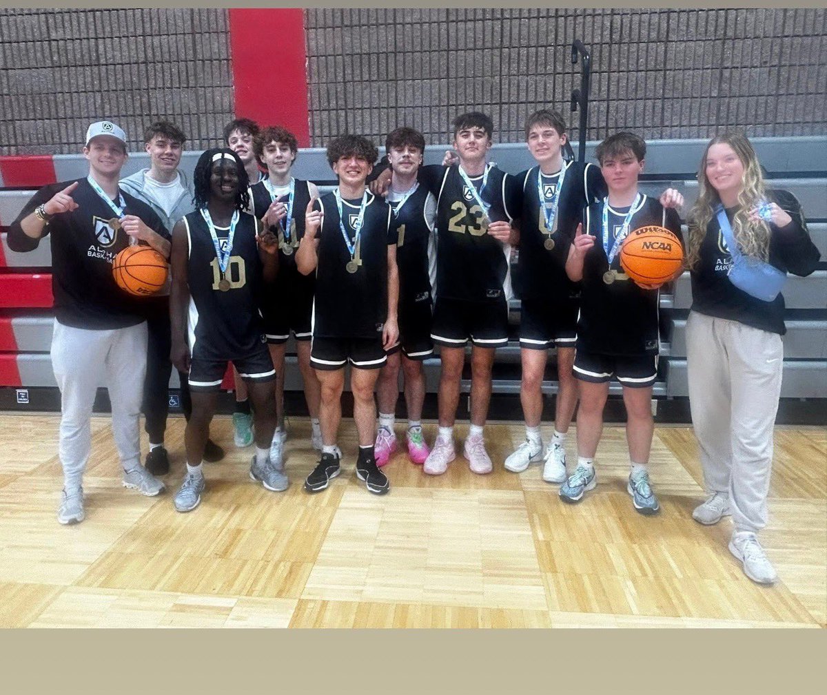 1st place champs at the Hardwood Basketball Tournament this weekend. <a href="/pointerbball/">Pointer Basketball</a>