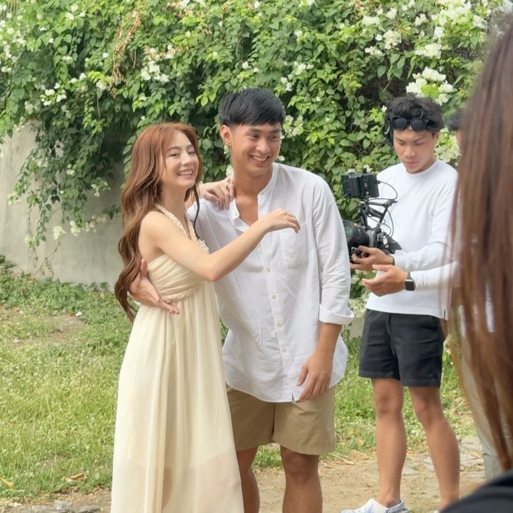 ABSCBNNews's tweet photo. CRAZY FOR YOU 😜

Former PBB Gen 11 housemate JM Ibarra gives fans a behind-the-scenes look into the music video shoot of Regine Velasquez-Alcasid’s “Crazy for You,” where he starred alongside Big Winner Fyang Smith.

(📸 JM/Instagram) https://t.co/F1DjPV2SXl