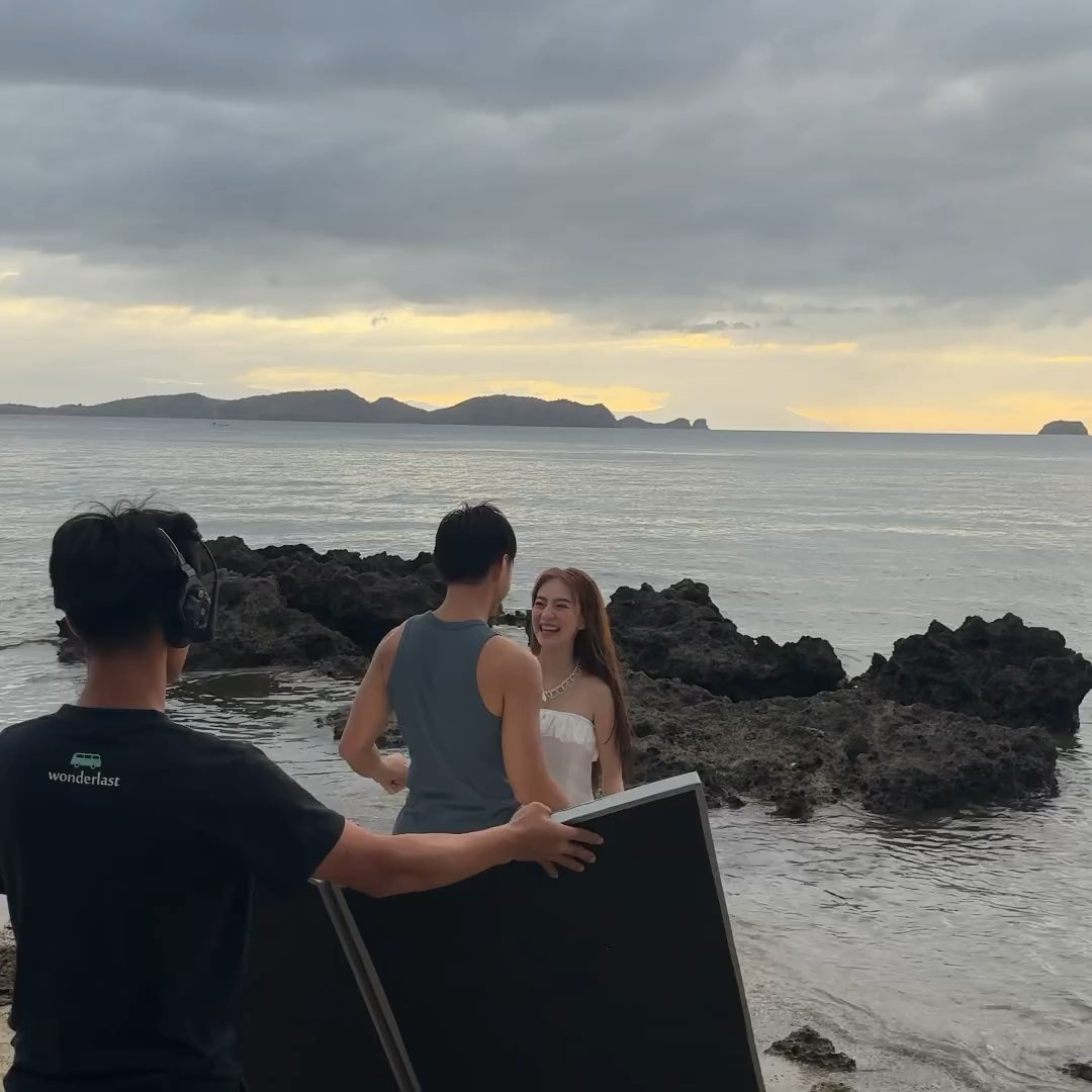 ABSCBNNews's tweet photo. CRAZY FOR YOU 😜

Former PBB Gen 11 housemate JM Ibarra gives fans a behind-the-scenes look into the music video shoot of Regine Velasquez-Alcasid’s “Crazy for You,” where he starred alongside Big Winner Fyang Smith.

(📸 JM/Instagram) https://t.co/F1DjPV2SXl