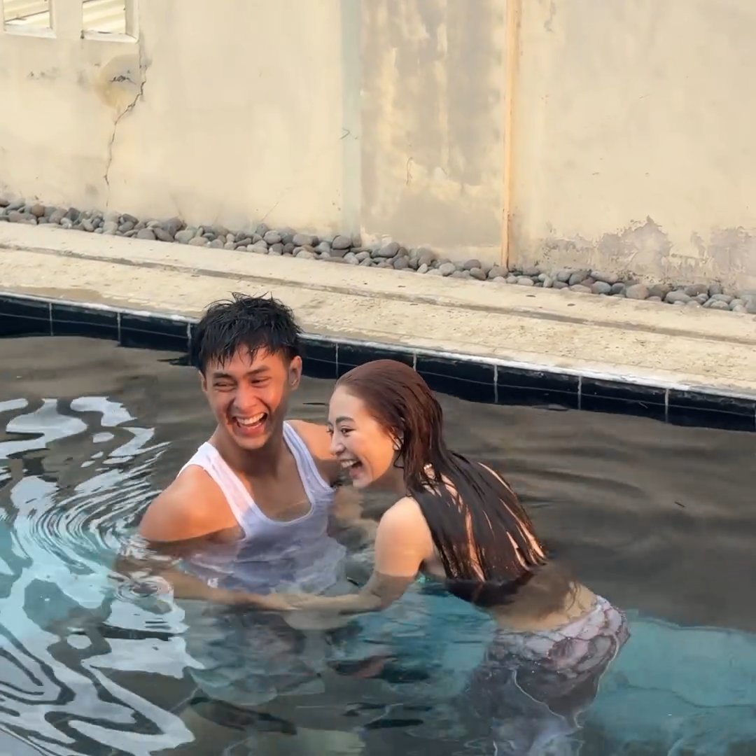 ABSCBNNews's tweet photo. CRAZY FOR YOU 😜

Former PBB Gen 11 housemate JM Ibarra gives fans a behind-the-scenes look into the music video shoot of Regine Velasquez-Alcasid’s “Crazy for You,” where he starred alongside Big Winner Fyang Smith.

(📸 JM/Instagram) https://t.co/F1DjPV2SXl