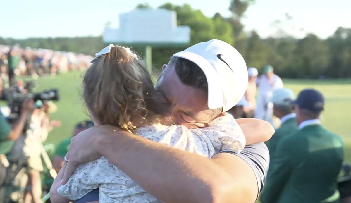 rory_fans's tweet photo. Rory broke our hearts 10 times today. But boy did bounce back. This means more than golf. We love every single one of you. Thank you so much. https://t.co/e0rxcjGdrT